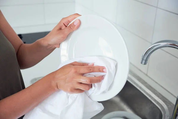 Cropped image of attractive young woman is washing dishes while doing cleaning at home — Stock Photo, Image