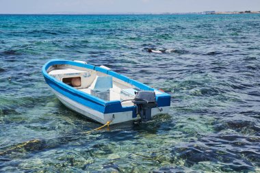 Günışığı, Hua Hin, Tayland ile denizde balıkçı teknesi