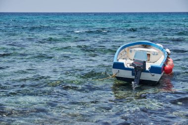Günışığı, Hua Hin, Tayland ile denizde balıkçı teknesi