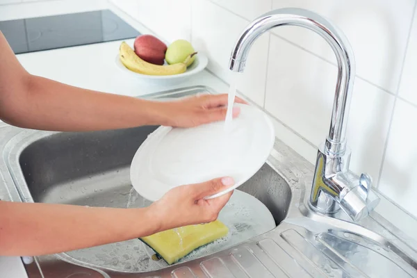 Cropped Image Attractive Young Woman Washing Dishes While Doing Cleaning — Stock Photo, Image