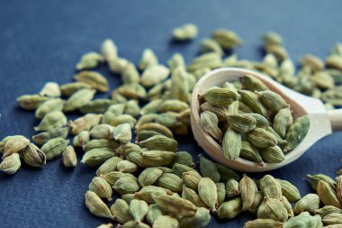 Süper yiyecek kakule sağlık gıda seçiminde kaşık