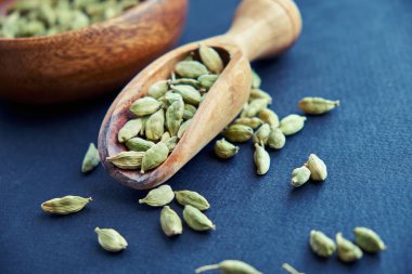 Süper yiyecek kakule sağlık gıda seçiminde kaşık