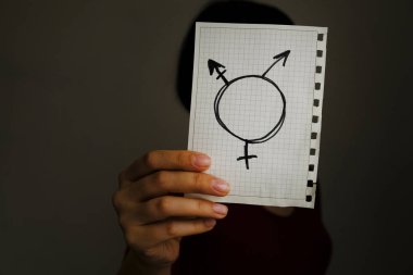 Transseksüel sembolü siyah arka plan yakın çekim