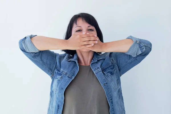 Stres kadın baş beyaz arka plan üzerinde shot kavramı — Stok fotoğraf