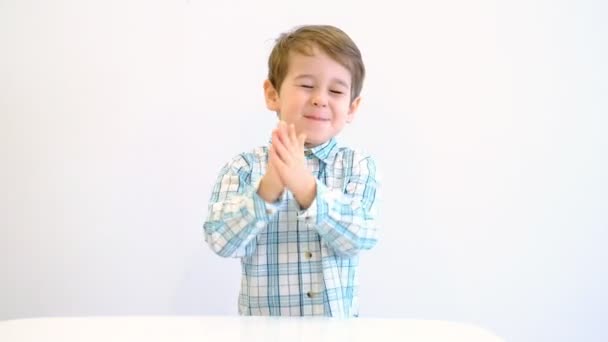 Funny boy rubs hands gloating. Smiling cute little man plotting a good idea. — Stock Video