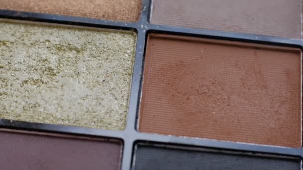 Palette de fard à paupières cosmétique pour maquillage. Mode et fond de beauté. Vue rapprochée. macro tir. macro tir — Video