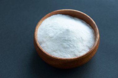 Bir kase kabartma tozu. Bir kaşık bikarbonat..