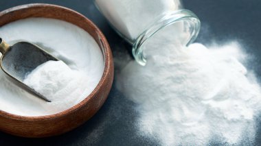 Bir kase kabartma tozu. Bir kaşık bikarbonat..