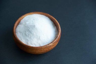 Bir kase kabartma tozu. Bir kaşık bikarbonat..