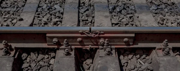 Alte Eisenbahnlinie Einem Waldgebiet Verbindende Metallschienen Frühlingszeit — Stockfoto