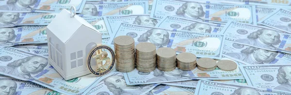 Mini Ház Köteg Érmék Bitcoin Befektetési Célú Ingatlan Fogalma — Stock Fotó