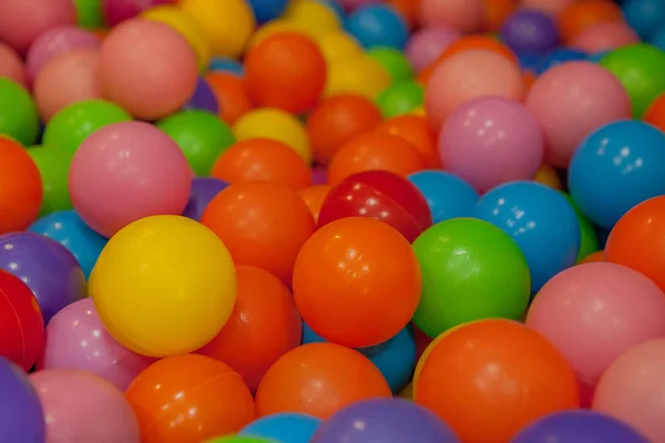 Kleurrijke Kind Ballen Multi Gekleurde Plastic Ballen Akinderen Speelkamer Achtergrondstructuur — Stockfoto