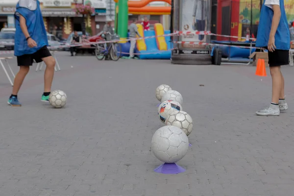 Crianças Treinamento Academia Futebol Treinamento Infantil Com Bolas — Fotografia de Stock