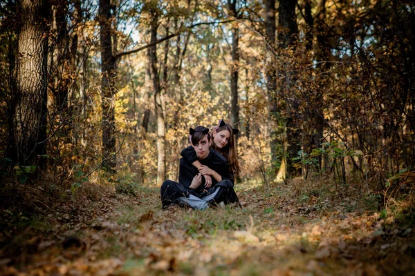 Halloween Vampire Witch Woods Teenagers Halloween Costumes Woods — Stock Photo, Image