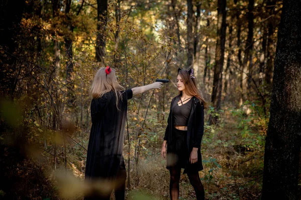 Der Halloween Dämon Tötet Die Hexe Wald Teenager Halloween Kostümen — Stockfoto