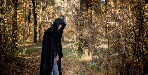 Teenagers Halloween Costumes Woods Halloween Vampire Woods — Stock Photo, Image