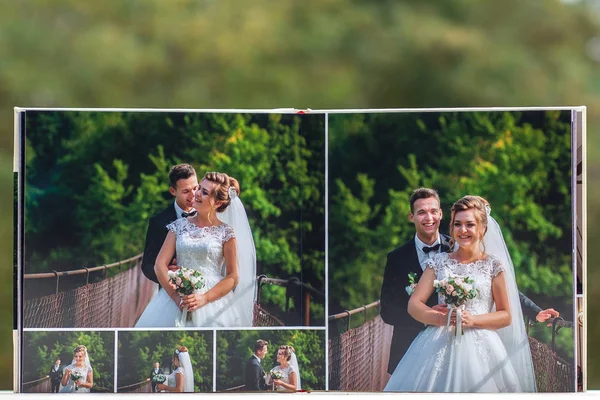 Páginas abiertas de libro o álbum de bodas de cuero marrón de lujo —  Fotos de Stock