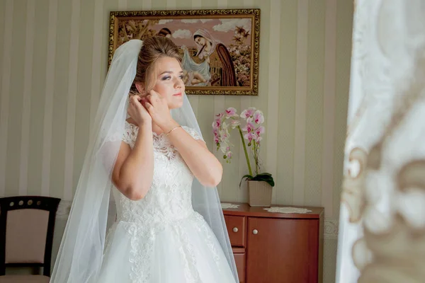 Noivas manhã. As taxas da noiva. Foto do casamento — Fotografia de Stock