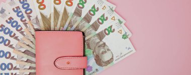 m-cüzdanda para Ukraynalı hryvnia faturaları anlattıklarında. Ukrayna, ekonomi kriz dolar döviz kuru hryvnia düşmesine.