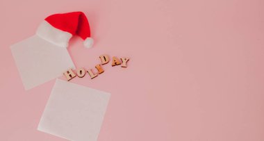 Yazıt seyahat, yeni yıl tatili, uçak ve pembe bir arka plan üzerinde para. Seyahat kavramı.