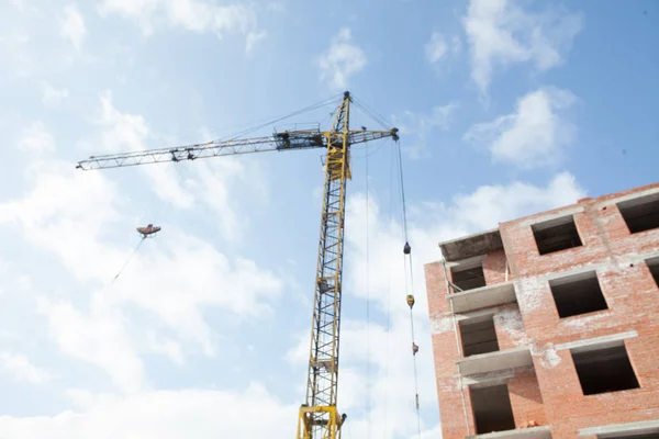 Lugar Construcción Nuevo Edificio Apartamentos Con Grúas Torre Contra Cielo — Foto de Stock