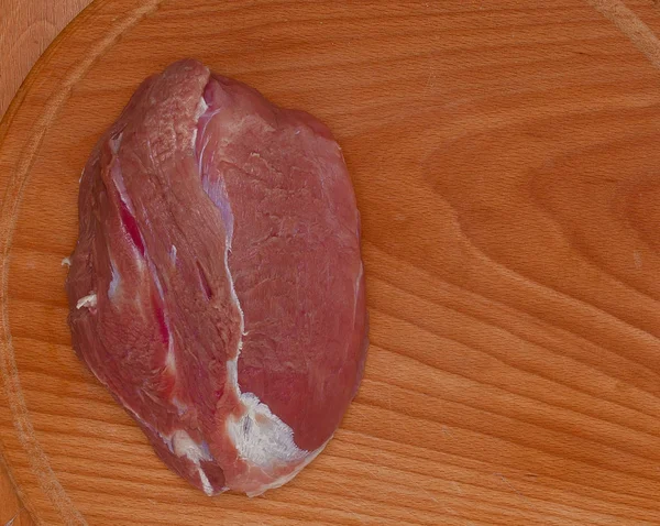 Carne Cerdo Ecológica Bordo Lista Para Cocinar Estilo Rústico Enfoque —  Fotos de Stock