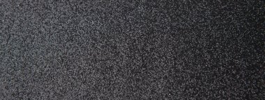 Gümüş pullu desen. Arka plan olarak siyah yün kumaş üzerine parlak pullu.