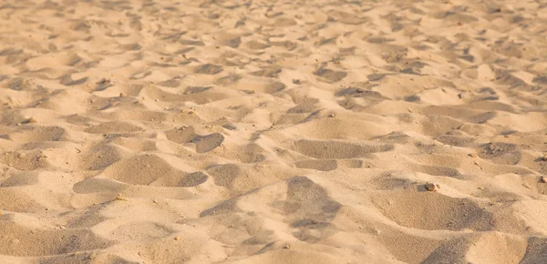 El primer plano del patrón de arena de la playa en verano. Background.concept para la temporada de verano — Foto de Stock