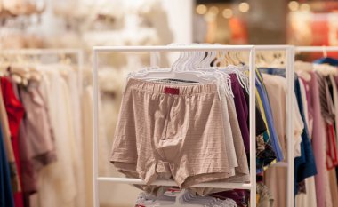 Bir butik Mens iç çamaşırı. Reklam, satış ve moda kavramı