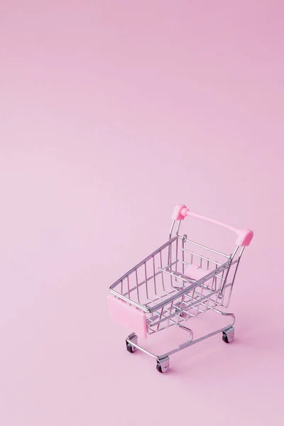 Невеликий Супермаркет Продуктовий Візок Покупки Іграшок Колесами Рожевими Пластиковими Елементами — стокове фото