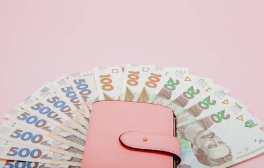 m-cüzdanda para Ukraynalı hryvnia faturaları anlattıklarında. Ukrayna, ekonomi kriz dolar döviz kuru hryvnia düşmesine.