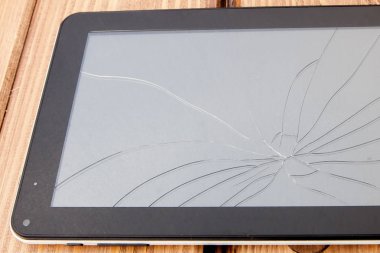 Kırılmış cam üzerinde siyah arka plan, doku zemin nesne tasarımı