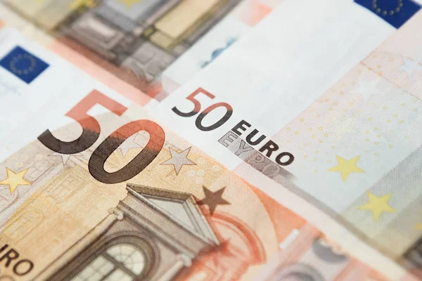 Primer plano de un grupo de billetes de 50 euros — Foto de Stock