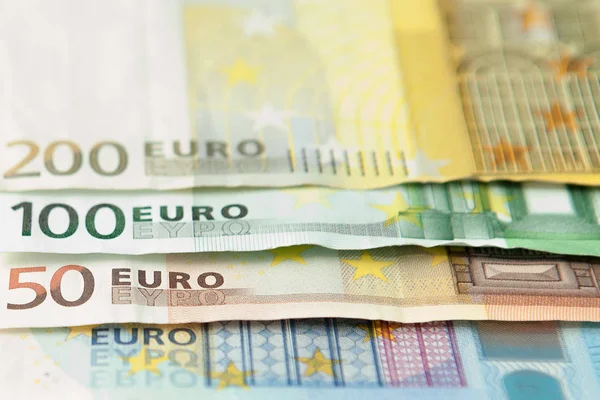 Dinero en euros. Fondo en efectivo en euros. Billetes en euros — Foto de Stock