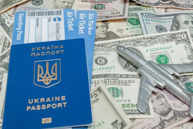 Uçak, pasaport ve havayolu bilet dolar arka planı