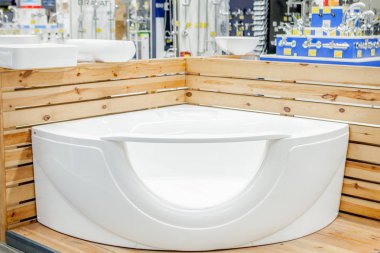 Yapı Market banyoda. banyo sıhhi tesisat deposunda. Dükkanı banyoları. Sıhhi tesisat. Yeni Hamam. Güzel dövme bacaklar banyo