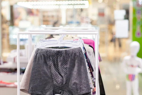 Ropa interior de hombre en una boutique. Anunciar, Venta y Moda conce — Foto de Stock