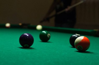 Bilardo katmanları bilardo masasında kaotiktir