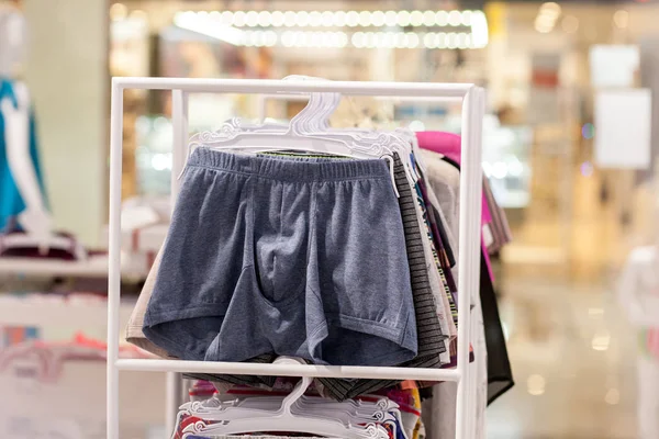 Ropa interior de hombre en una boutique. Anunciar, Venta y Moda conce — Foto de Stock