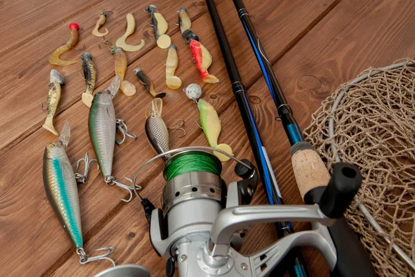 Balık tutma malzemeleri - iplik, balıkçılık kanca ve ahşap bac lures — Stok fotoğraf