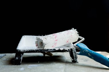 Beyaz boya, silindir, tepsi, beyaz tavan veya trim boyama için