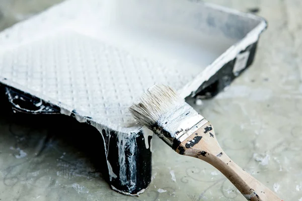 White paint, brush and tray, for painting white ceiling or trim — Stock Photo, Image