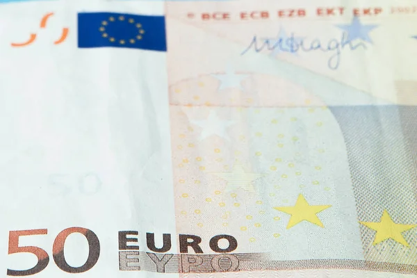 Nahaufnahme eines Teils eines Fünfzig-Euro-Scheins mit Hologramm. Makrofoto — Stockfoto