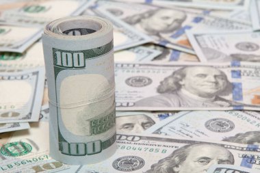 dolar para zemin üzerine yığını