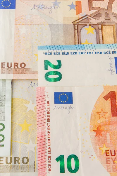 Dinero en euros. Fondo en efectivo en euros. Billetes en euros. Antecedentes de los diferentes billetes en euros de cerca — Foto de Stock