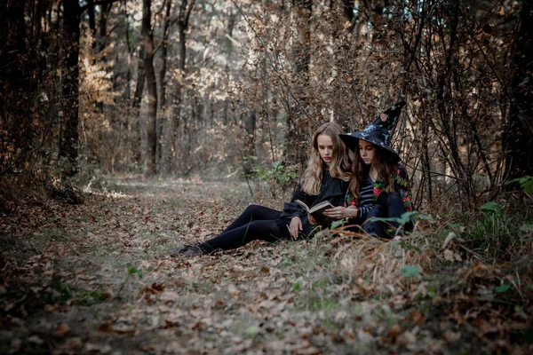 Teenagers in Halloween costumes in the woods — Stock Photo, Image
