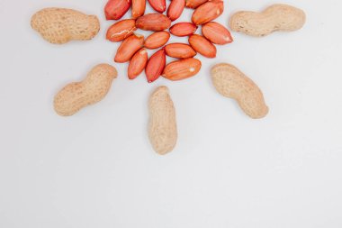 Büyük soyulmuş fıstık yakın çekim fasulye kabuk. Soyulmuş PE