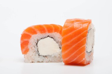 Philadelphia roll, Sushi beyaz arka planda izole rulo. Albay