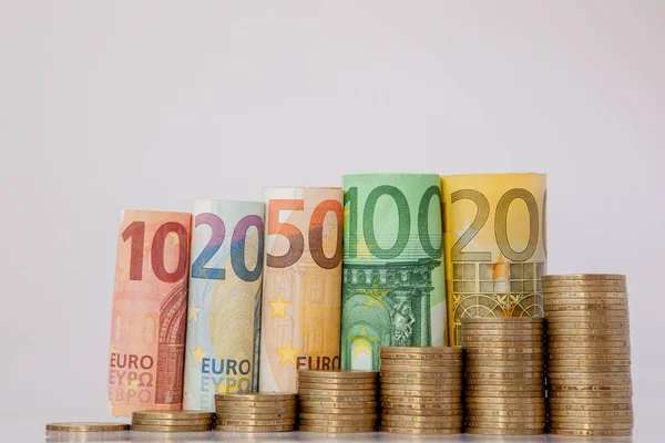 Diez, veinte, cincuenta, ciento, doscientas monedas rollo de euros — Foto de Stock