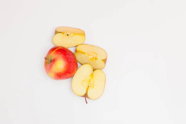 Μπανάνα και μήλο απομονώθηκαν σε λευκό φόντο ως σχεδίαση πακέτου — Φωτογραφία Αρχείου